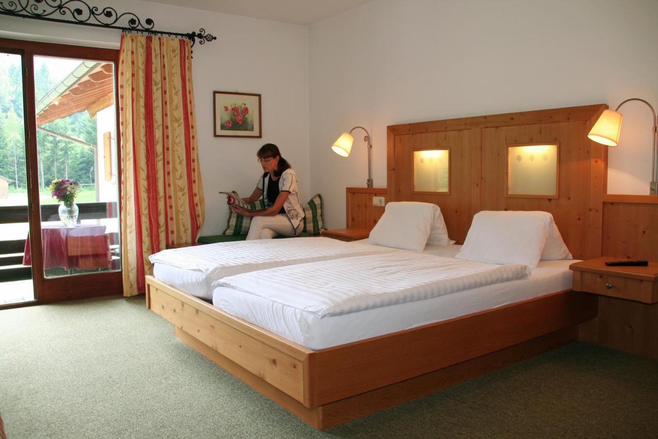 Hotel Garni Pension Zur Wacht Strobl Buitenkant foto